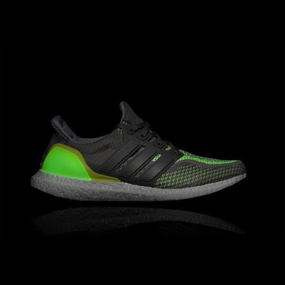 🔋Adidas Ultraboost 2.0 “Glow In the dark” (Sz 8) - Picture 11 of 11